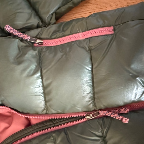 Patagonia Baby Hi-Loft Down Sweater Hoody, Green with Pink, Size 2T - Picture 4 of 5